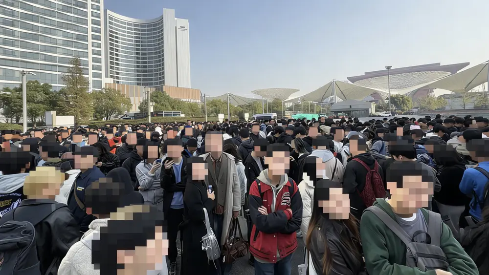 weplay场外排队人山人海